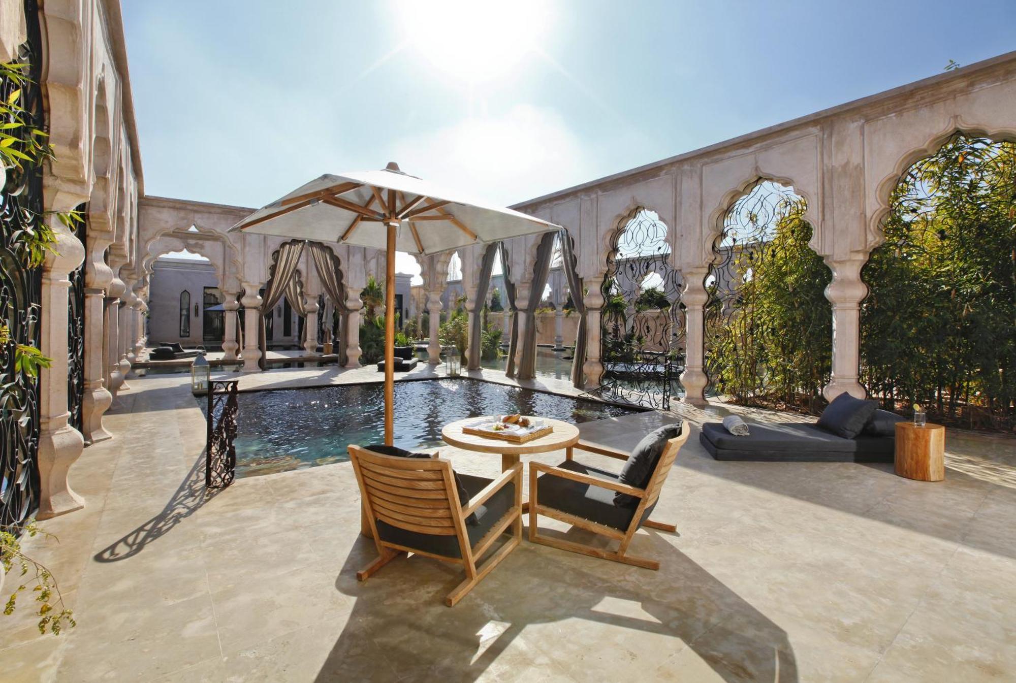 Suite con 2 Camere da Letto e Piscina